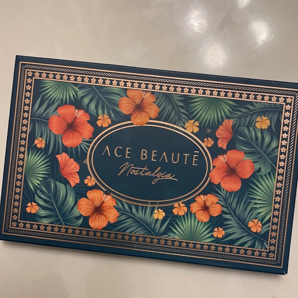 ACE Beautē Nostalgia Eyeshadow Palette